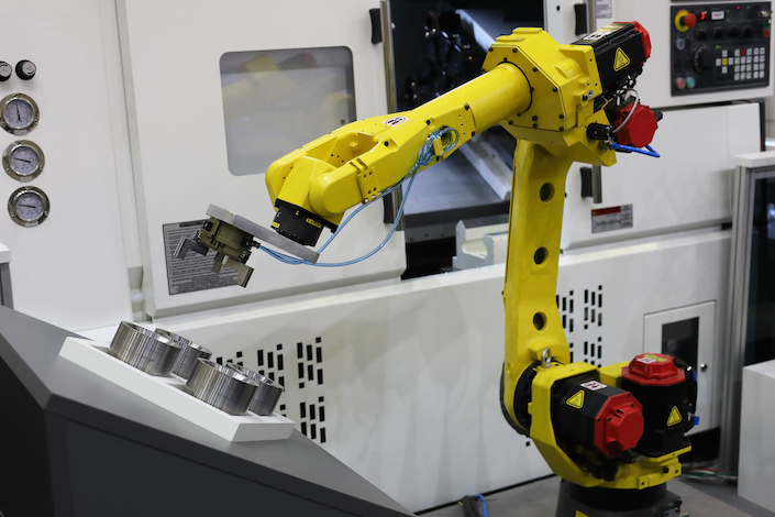 CNC Machining with Robotics – Outlook and Manufacturing of Cobots in CNC Machining