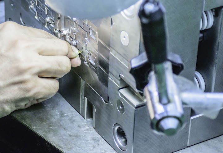 Injection Molding Finish Options: Polishing and Texturing